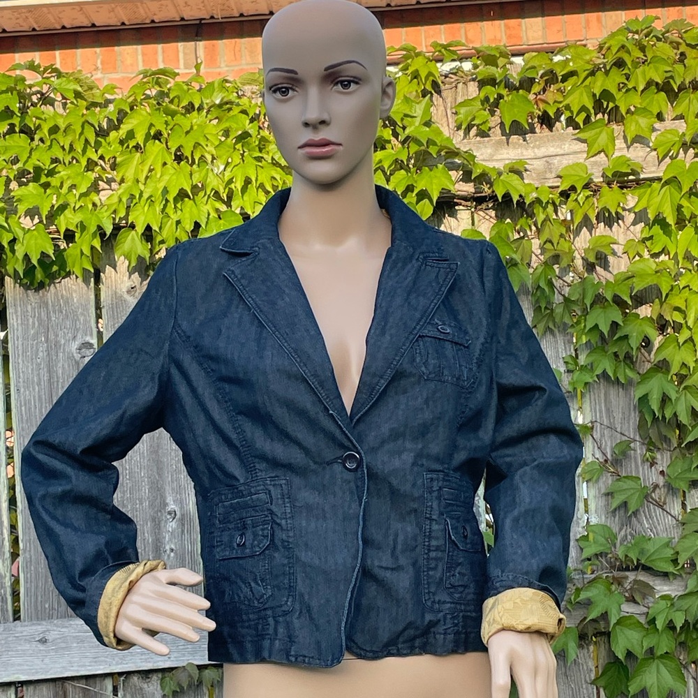 excellent condition good representation for business work or casual wear 😎✅